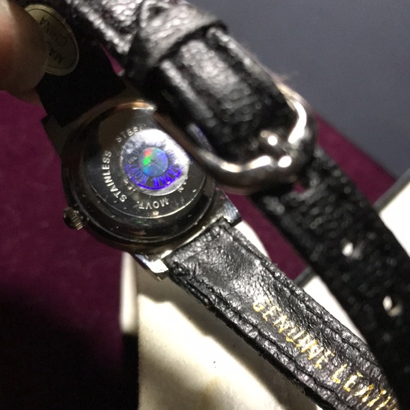 Solitaire wrist watch with genuine diamond main image 8